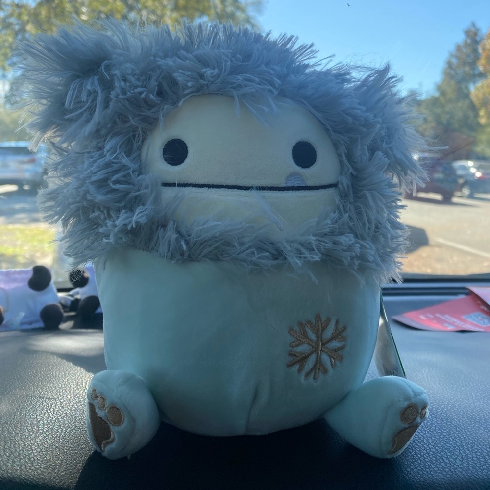 ❄️NWT❄️ Evita 5Below Christmas Squishmallow